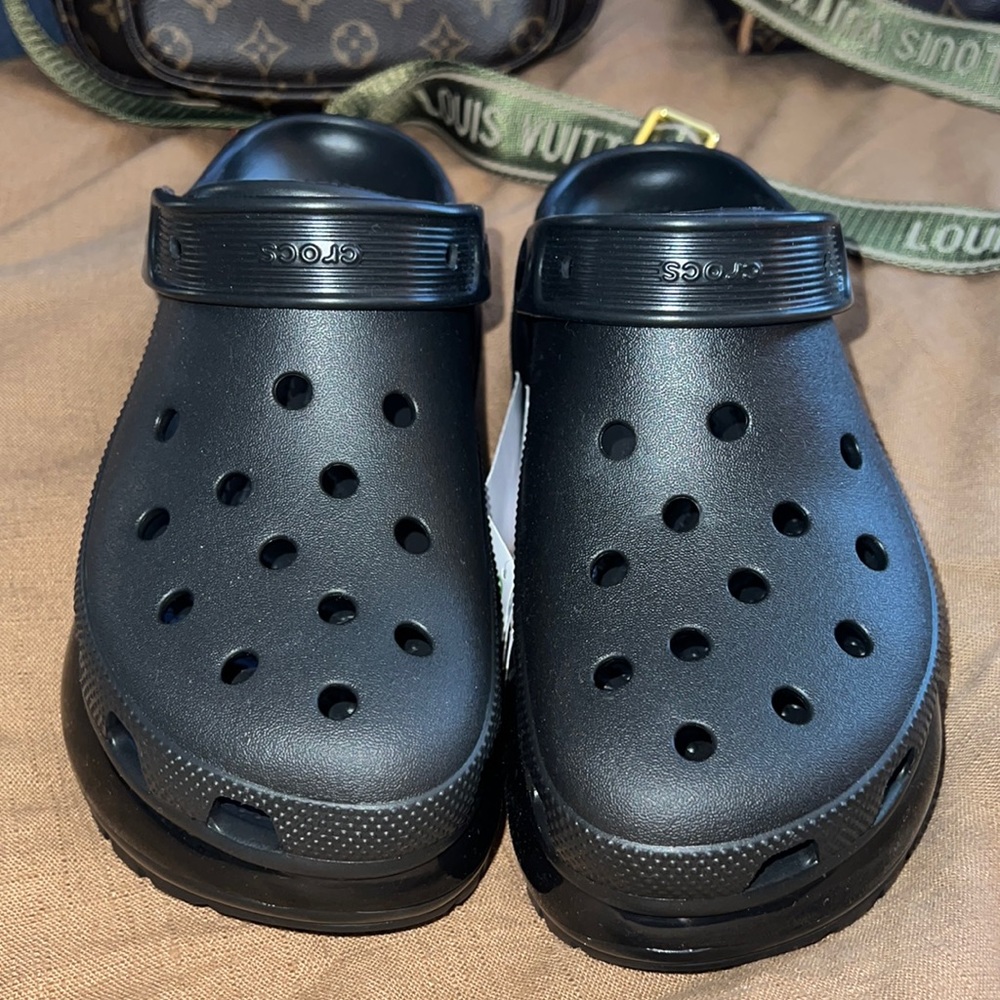 CROCS